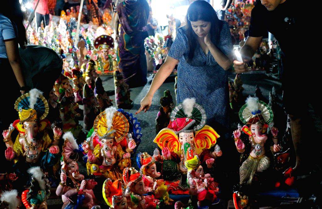 Devotees Flock to Jhandewalan for Ganesh Idols - New Delhi, Jhandewalan, Ganesh Chaturthi, Lord Ganesha, Ganesha idols, devotees, idol market, festival preparations, Hindu festival, religious celebration, shopping, Delhi, festive season