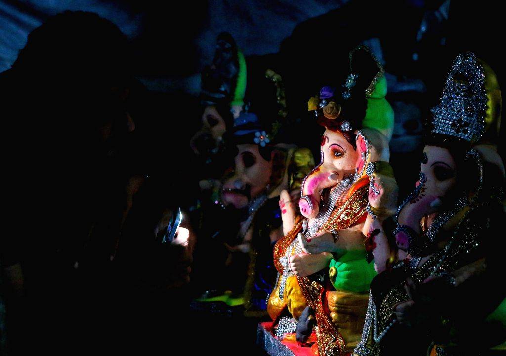 Devotees Flock to Jhandewalan for Ganesh Idols - New Delhi, Jhandewalan, Ganesh Chaturthi, Lord Ganesha, Ganesha idols, devotees, idol market, festival preparations, Hindu festival, religious celebration, shopping, Delhi, festive season