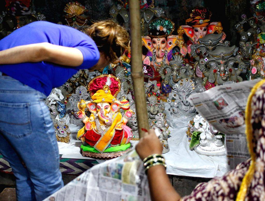Devotees Flock to Jhandewalan for Ganesh Idols - New Delhi, Jhandewalan, Ganesh Chaturthi, Lord Ganesha, Ganesha idols, devotees, idol market, festival preparations, Hindu festival, religious celebration, shopping, Delhi, festive season