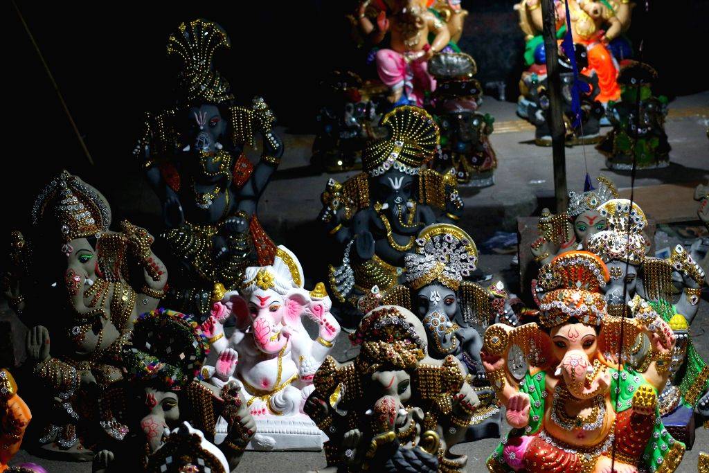 Devotees Flock to Jhandewalan for Ganesh Idols - New Delhi, Jhandewalan, Ganesh Chaturthi, Lord Ganesha, Ganesha idols, devotees, idol market, festival preparations, Hindu festival, religious celebration, shopping, Delhi, festive season