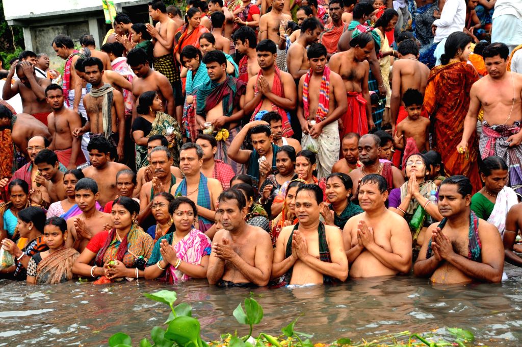 Bangladeshi Hindu devotees take a holy bath during Astami Snan ...