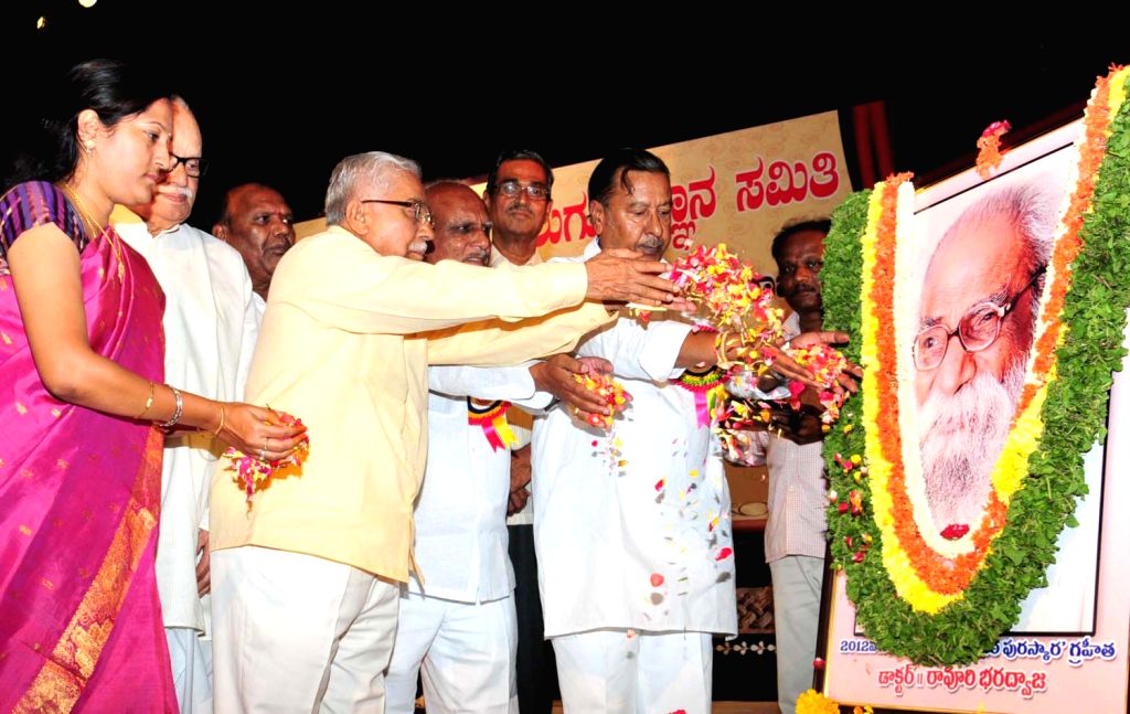 Chandra Ravuru Late Telugu writer Dr Ravuri Bharadwaja felicitated on 61st foundation ...