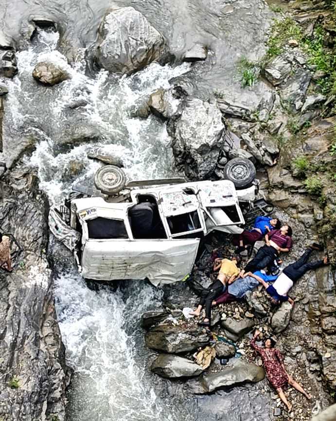 Eight Killed as Vehicle Falls Into Gorge in Pithoragarh