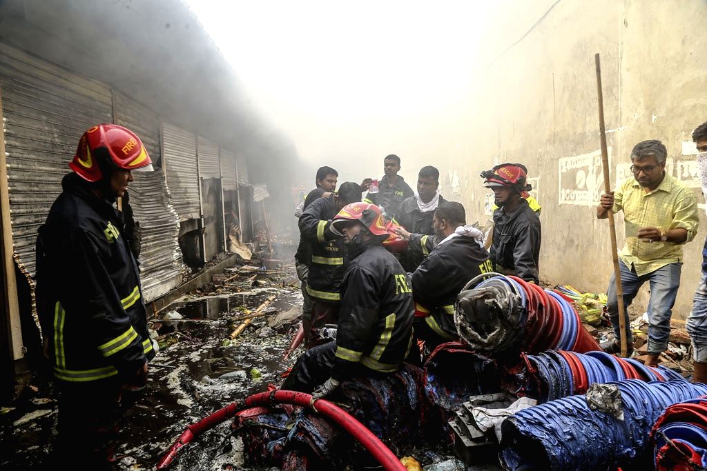Fire guts 300 shops in Dhaka market