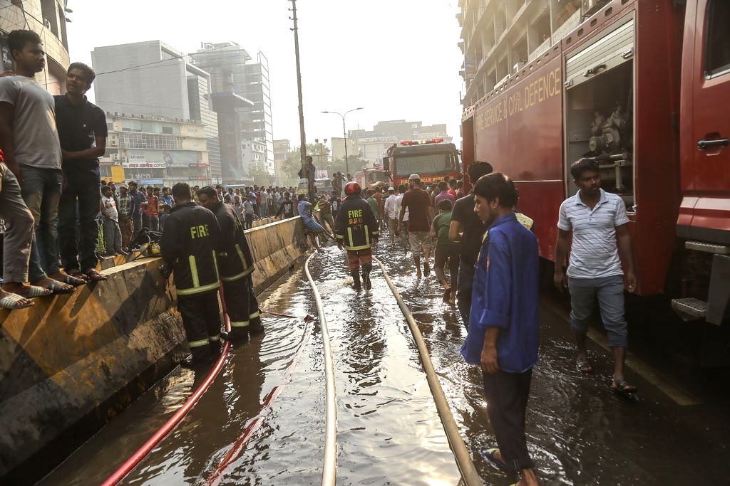 Fire guts 300 shops in Dhaka market