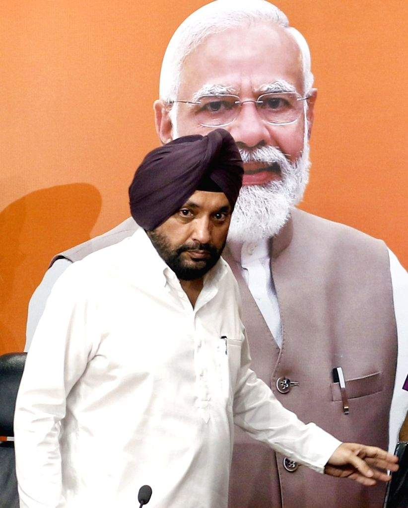 Former Congress leader Arvinder Singh Lovely joins BJP in the presence ...