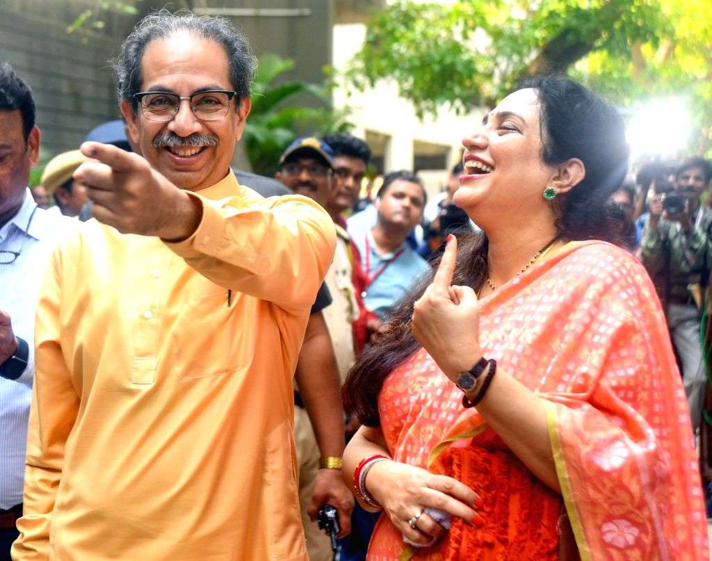 Former Maharashtra Chief Minister Uddhav Thackeray with wife Rashmi ...