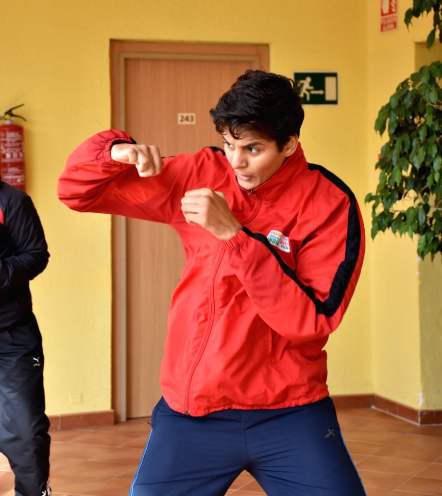Indian boxers reach Spain, start with light training sessions
