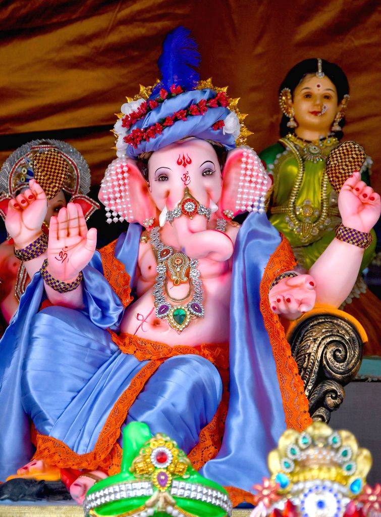 Ganesha festival shopping underway - Bengaluru, Karnataka, Mavalli, Gowri festival, Ganesha Chaturthi, Gowri Ganesha festival, Lord Ganesha idols, Goddess Gowri idols, festival shopping, devotees,