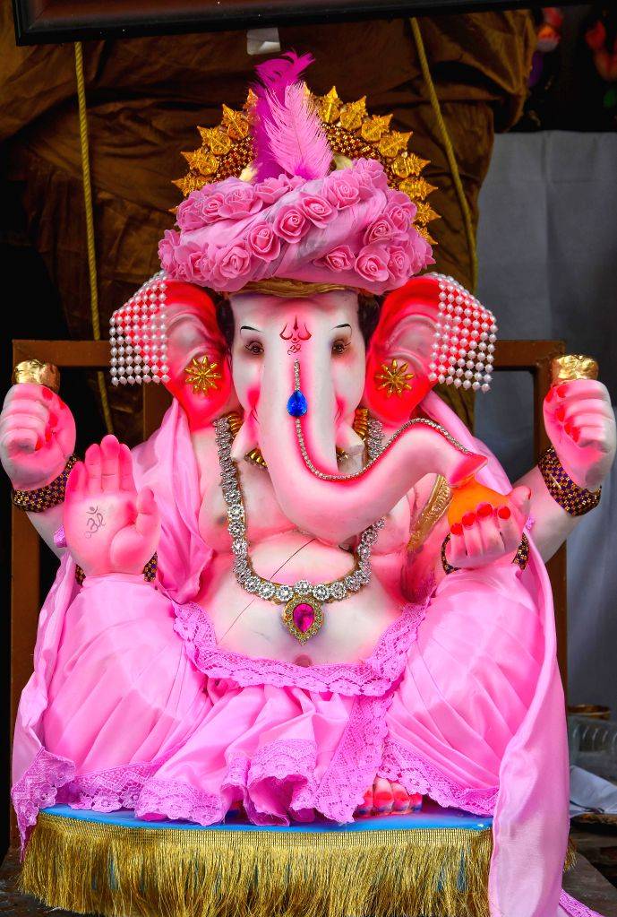 Ganesha festival shopping underway - Bengaluru, Karnataka, Mavalli, Gowri festival, Ganesha Chaturthi, Gowri Ganesha festival, Lord Ganesha idols, Goddess Gowri idols, festival shopping, devotees,