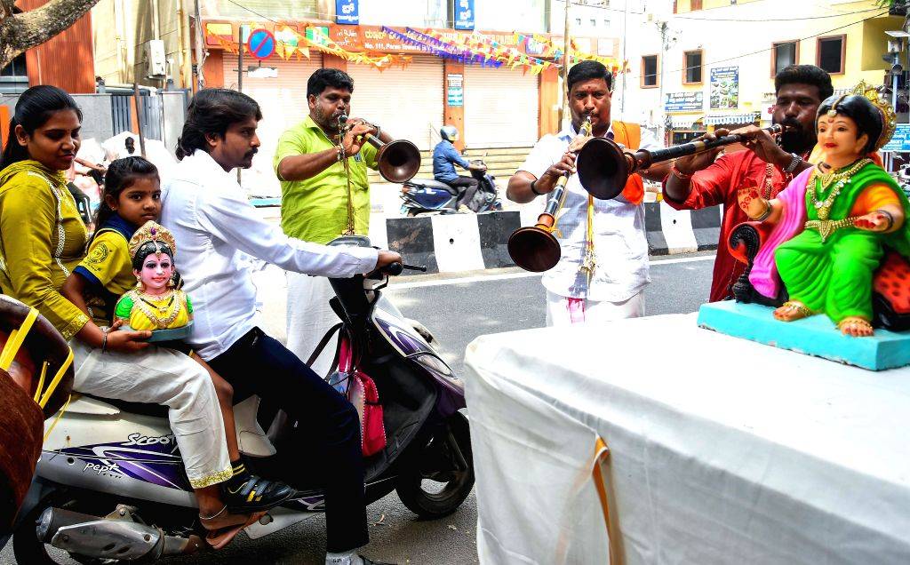 Ganesha festival shopping underway - Bengaluru, Karnataka, Mavalli, Gowri festival, Ganesha Chaturthi, Gowri Ganesha festival, Lord Ganesha idols, Goddess Gowri idols, festival shopping, devotees,