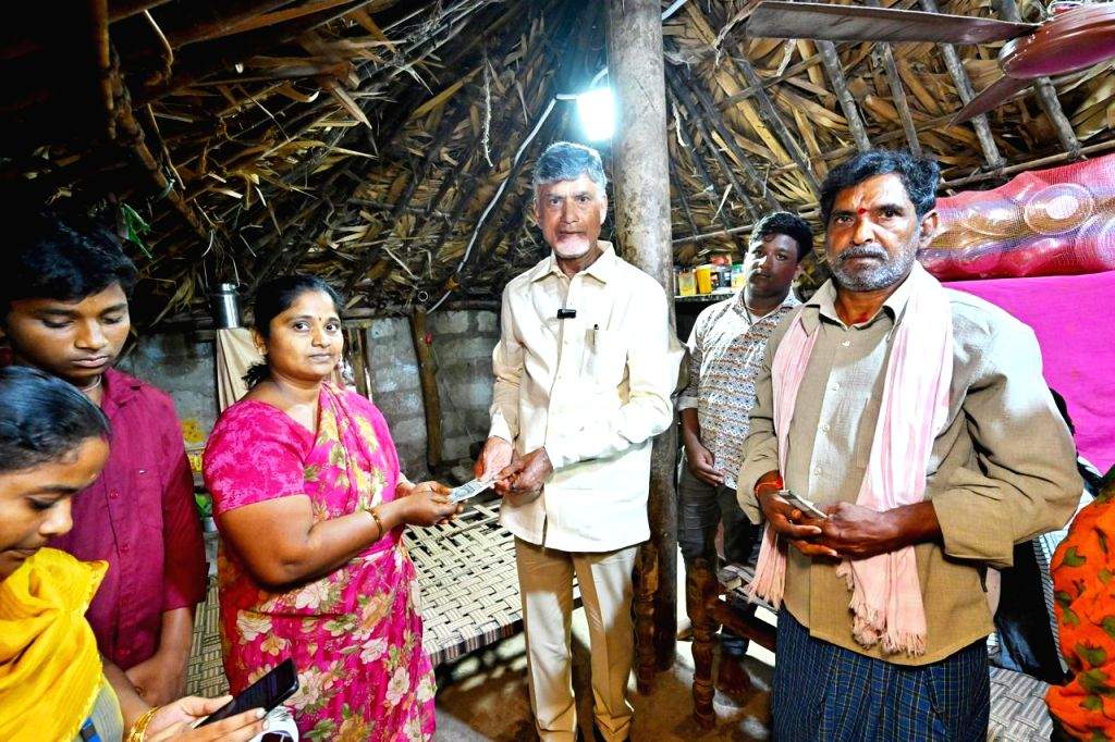 Guntur : Andhra Pradesh Chief Minister Chandrababu Naidu interacts with ...
