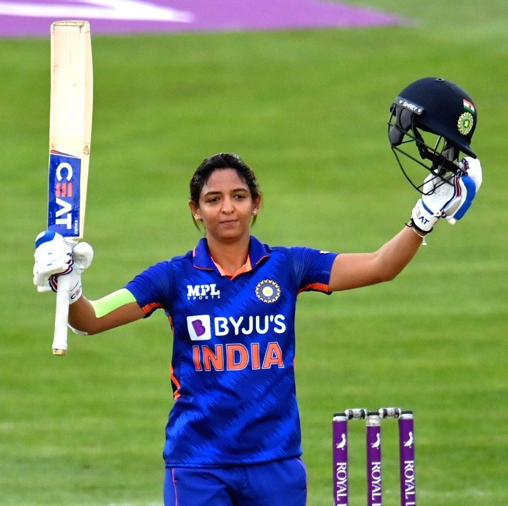 Mesmerizing Harmanpreet Kaur Loses Temper At Harleen Deol For Refusing A Run, Gives Youngster An Earful For Turning Down A Single Photo in 4K Mesmerizing Harmanpreet Kaur Loses Temper At Harleen Deol For Refusing A Run, Gives Youngster An Earful For Turning Down A Single Photo in 4K