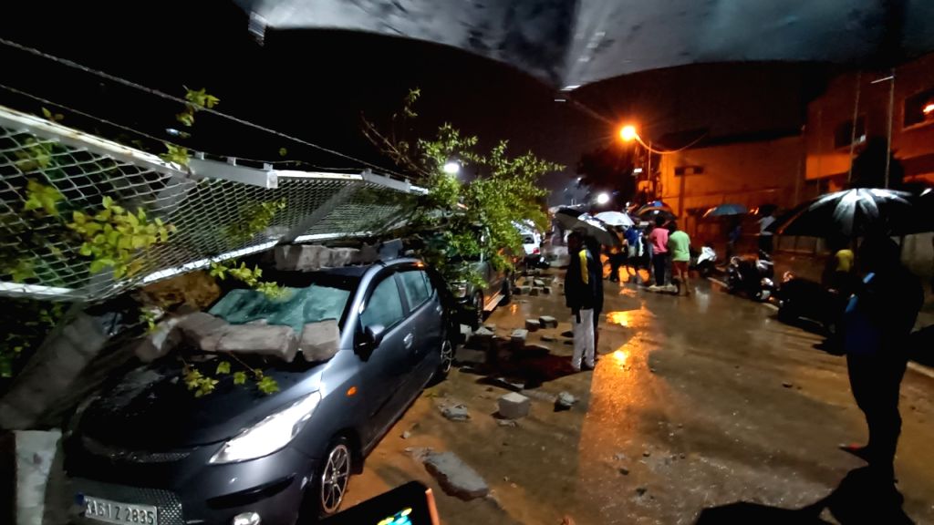 free-photo-heavy-rain-in-bangalore