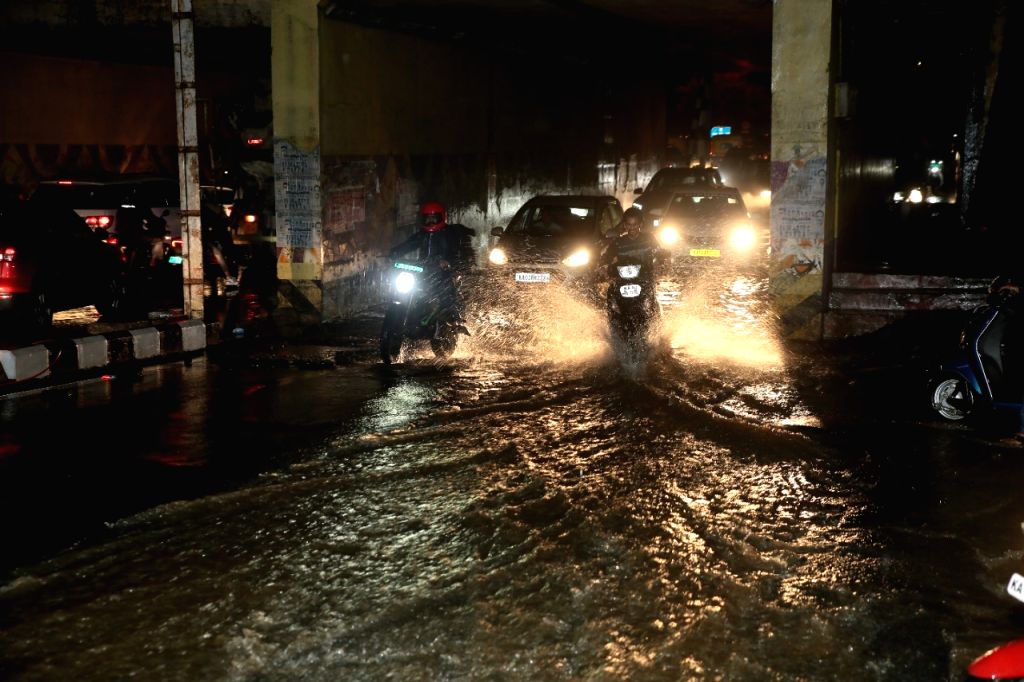 free-photo-heavy-rain-in-bangalore