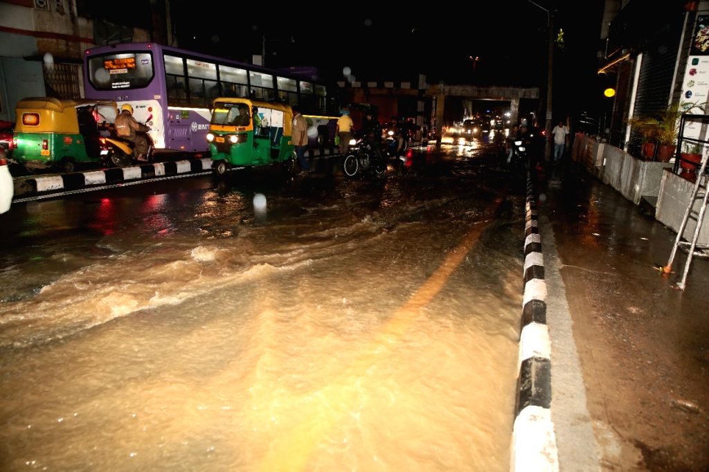 free-photo-heavy-rain-in-bangalore