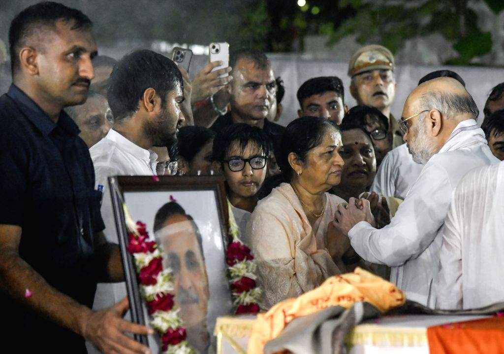 Amit Rupani HM Amit Shah pays tribute to former Gujarat CM Vijay Rupani and offers ...