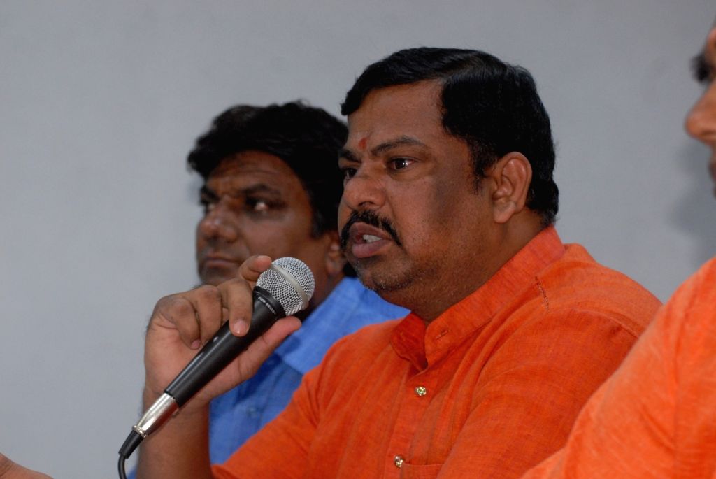 T Raja Bjp BJP MLA warns against carvings of KCR's face on temple pillars