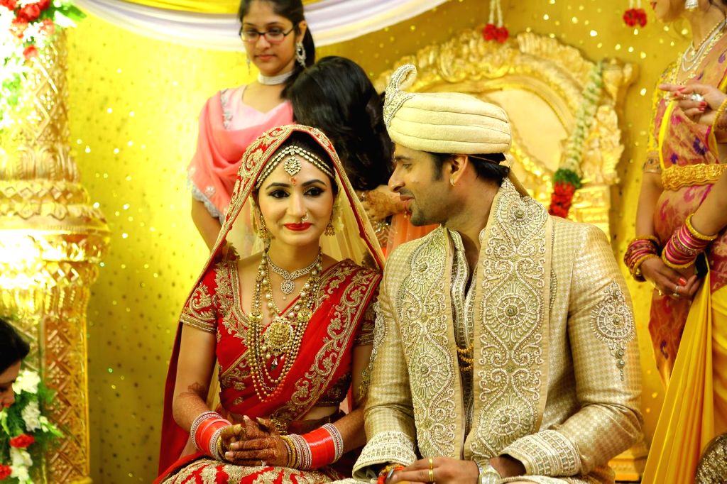 'Love Touch Hero and Heroine Jayanth Reddy and Dhriti Saharan Wedding ...