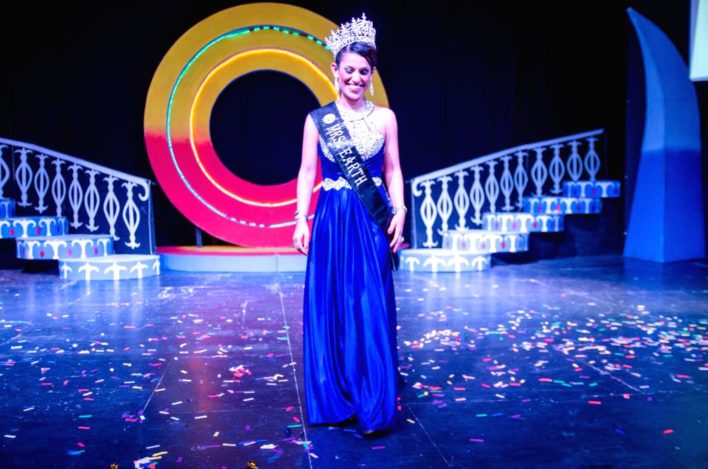 Indian beauty wins Mrs.Earth 2015 pageant