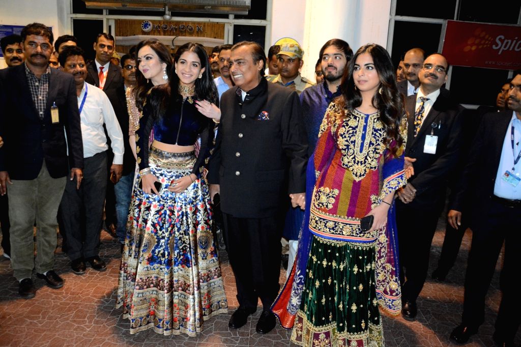 Mukesh Ambani with family arrives