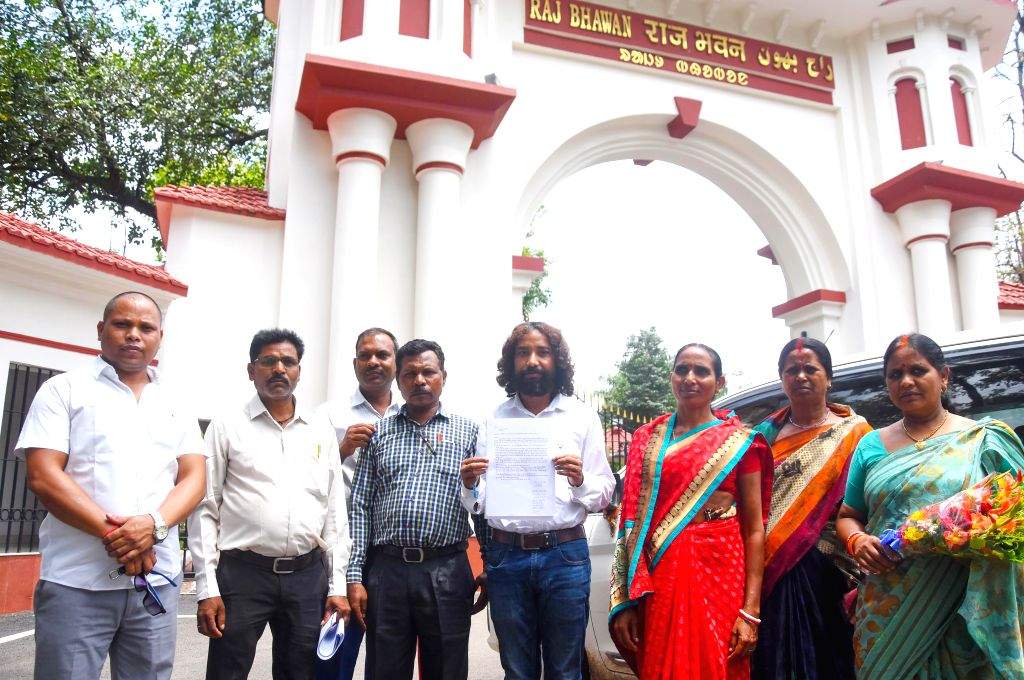 JLKM Leader Devendra Mahto Submits Memorandum at Raj Bhavan