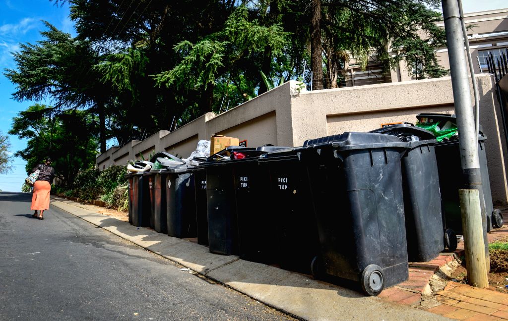 SOUTH AFRICAJOHANNESBURGRUBBISHSTRIKE