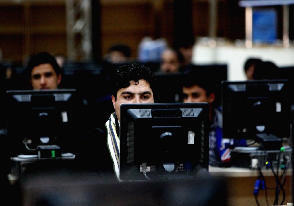 Computer Ran By One People People trust computers more than humans: Study