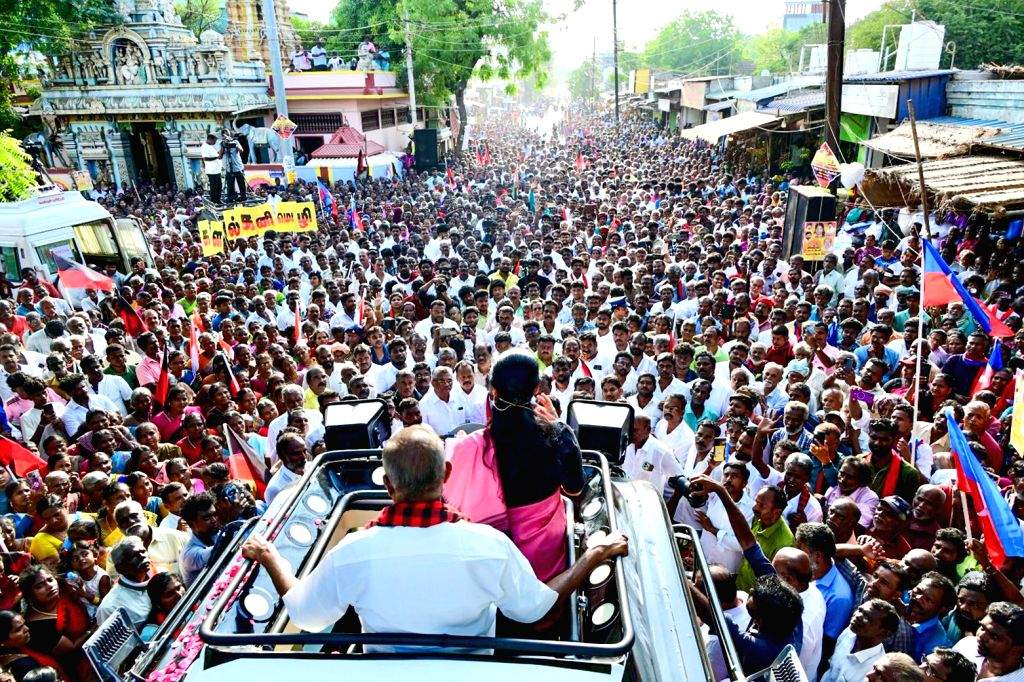 Kanimozhi campaigns for M. Appavu in Radhapuram