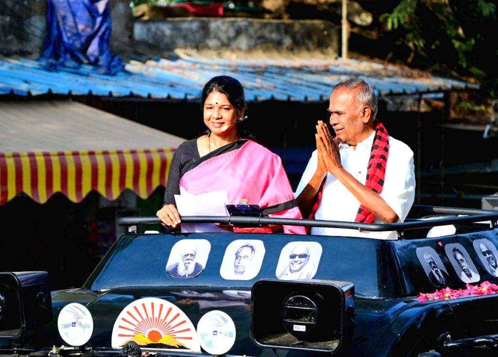 Kanimozhi campaigns for M. Appavu in Radhapuram