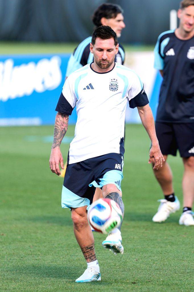 Kansas City: Lionel Messi Attends Argentina Training Session