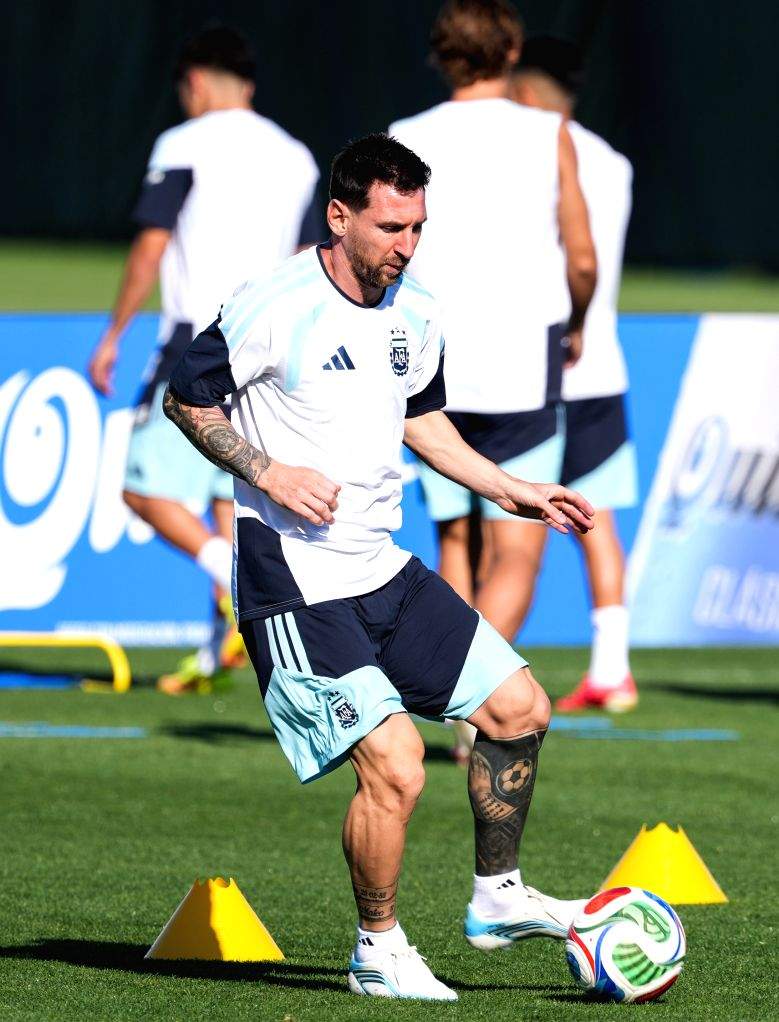 Kansas City: Lionel Messi Attends Argentina Training Session