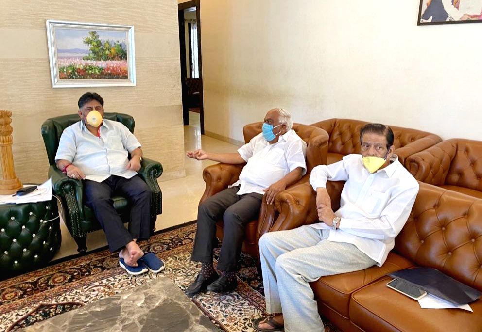K R Ramesh Kumar Party Bengaluru: DK Shivakumar meets K. R. Ramesh Kumar