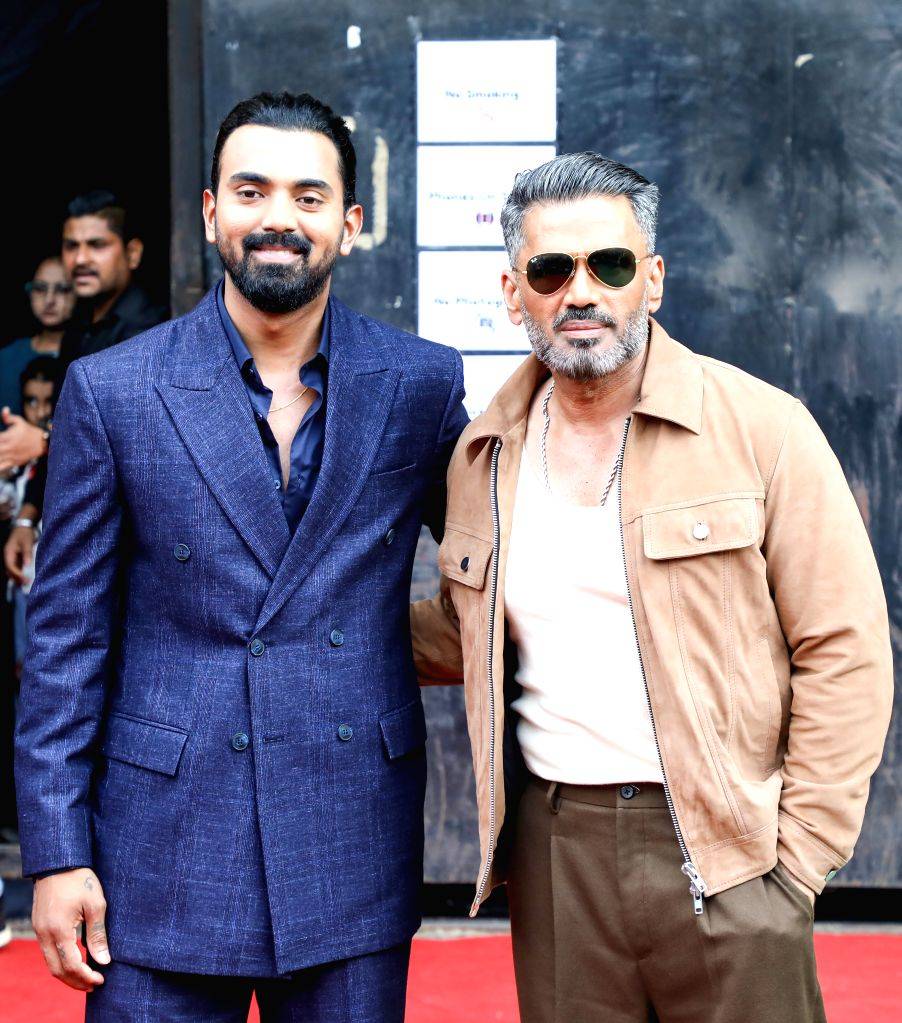 KL Rahul and Suniel Shetty Spotted in Borivali