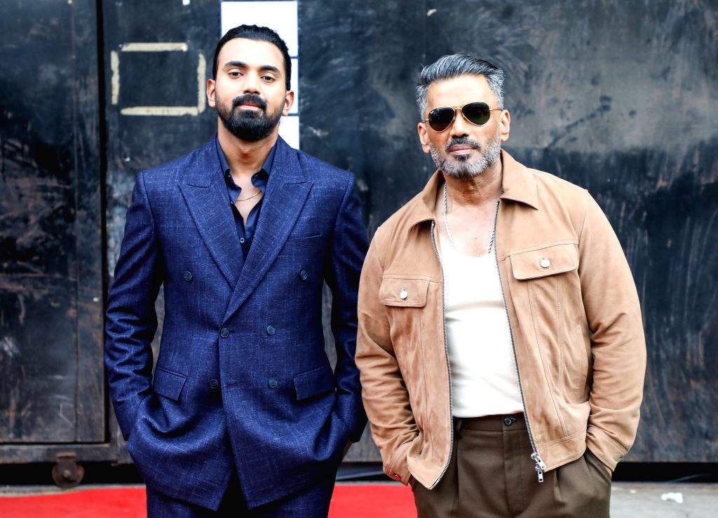 KL Rahul and Suniel Shetty Spotted in Borivali