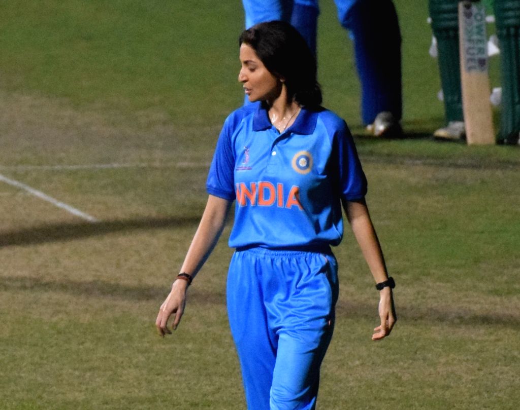 Kolkata : Actress Anushka Sharma during the shoot of her upcoming film