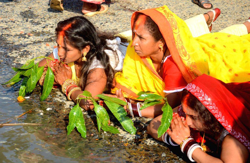Perform Rituals Kolkata : Devotees perform rituals during 'Chhath Puja' festival