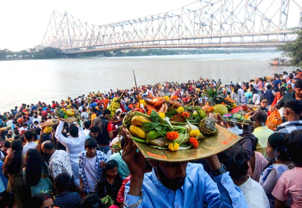 Perform Rituals Kolkata : Devotees perform rituals during 'Chhath Puja' festival