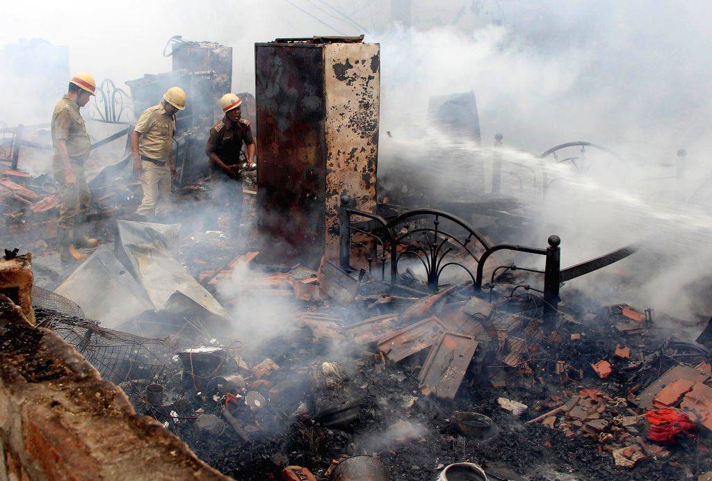 Kolkata : Firefighters try to douse a fire that broke out at Anandapur ...