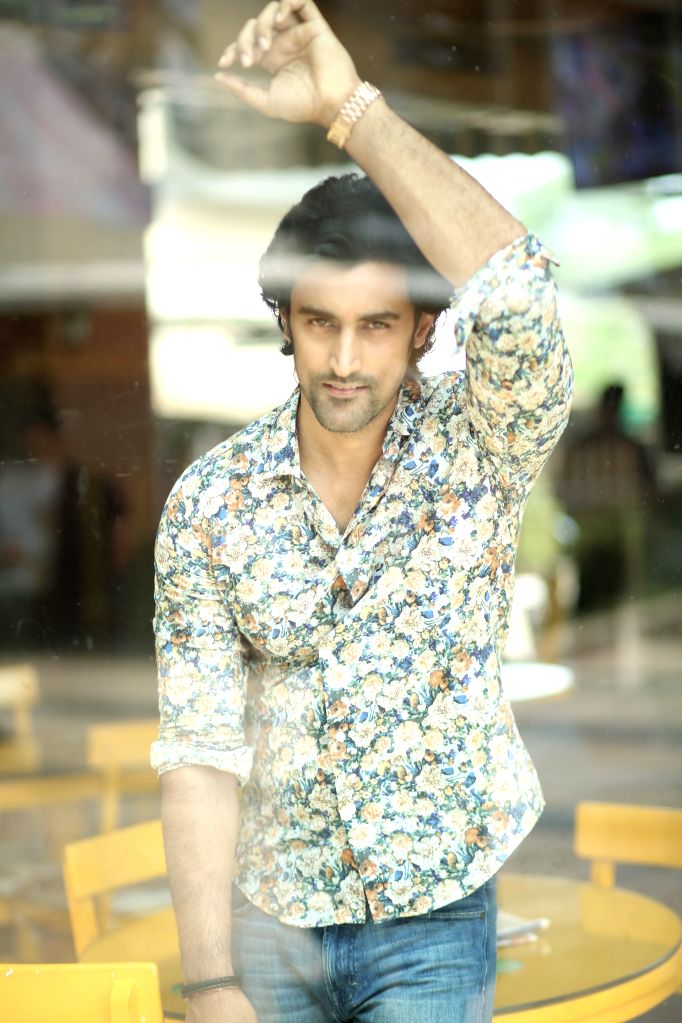 Kunal Kapoor to stage play in US, Pakistan ()