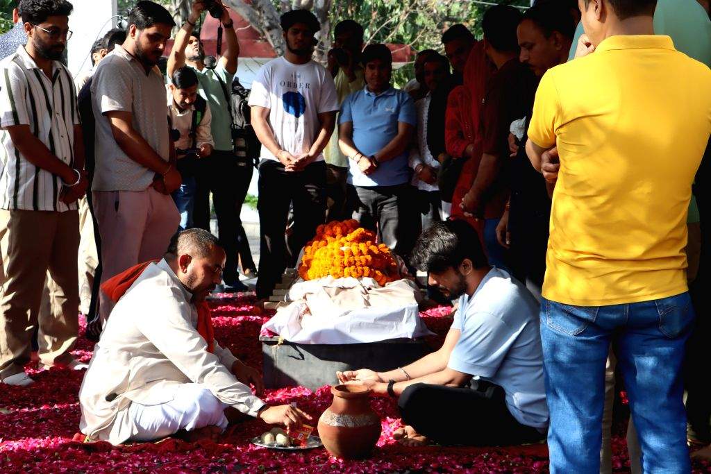 Last rites of Harish Rana