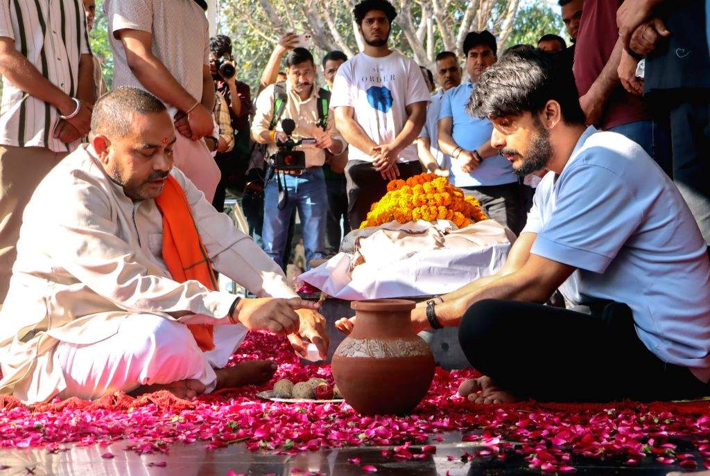 Last rites of Harish Rana