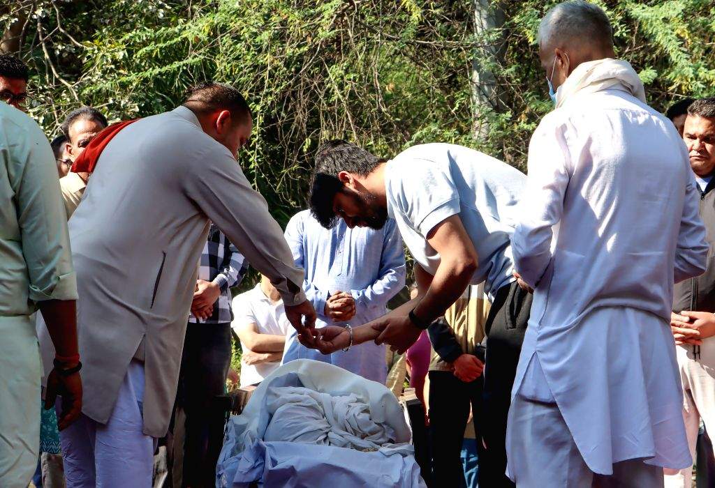 Last rites of Harish Rana