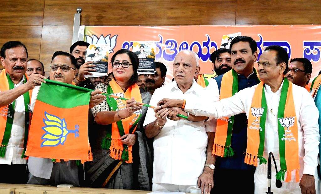 Independent Mp Lok Sabha Independent MP Sumalatha Ambareesh joins BJP in the presence ...