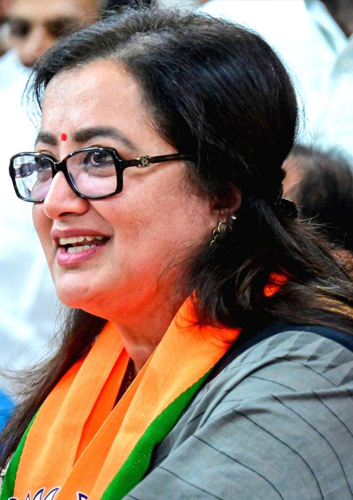 Independent Mp Lok Sabha Independent MP Sumalatha Ambareesh joins BJP in the presence ...