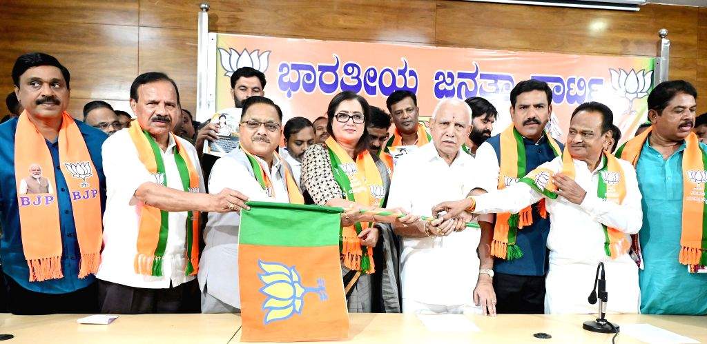 Independent Mp Lok Sabha Independent MP Sumalatha Ambareesh joins BJP in the presence ...