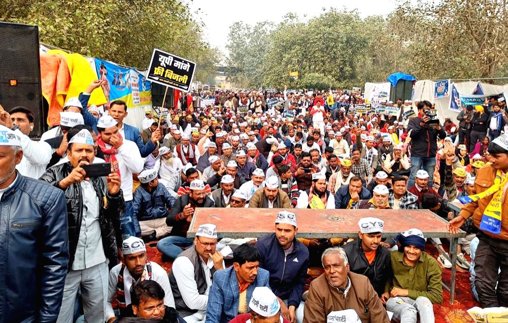 Lucknow : AAP leader Sanjay Singh with party workers sitting on dharna ...