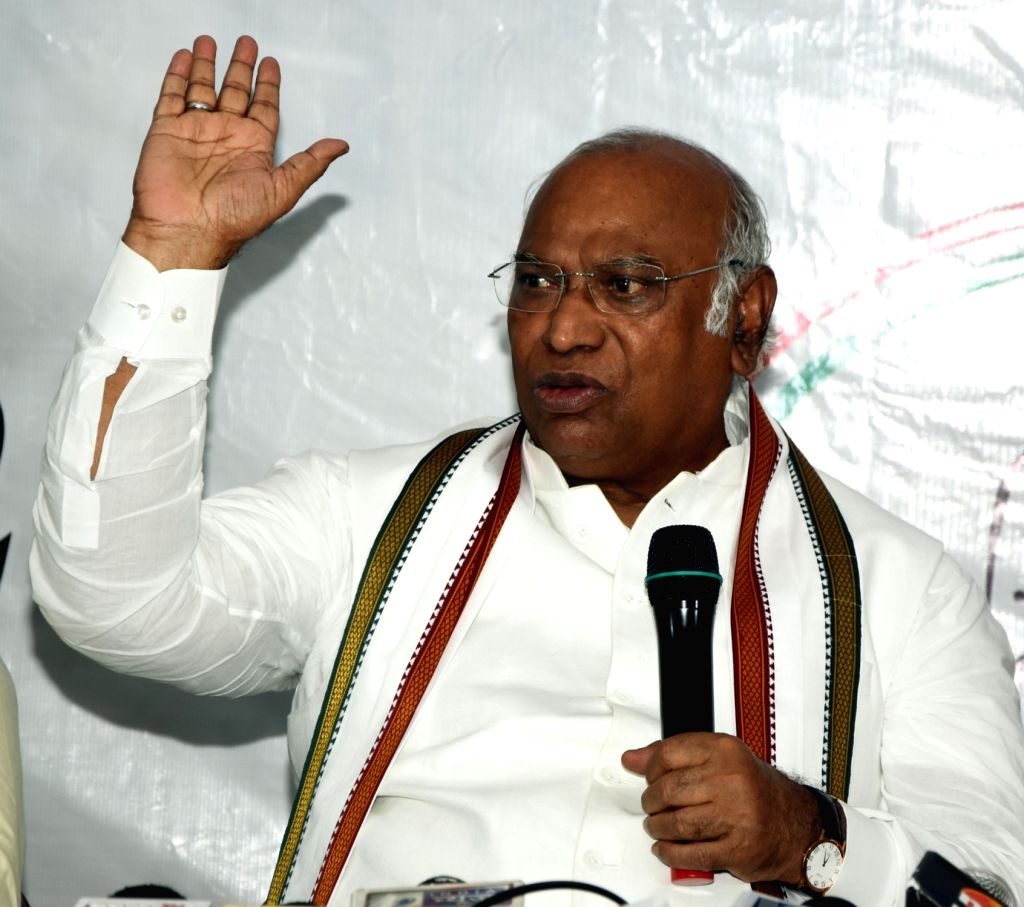 : Lucknow : Mallikarjun Kharge addressing a press conference