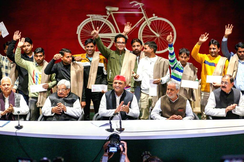 Lucknow : Samajwadi Party President Akhilesh Yadav addresses a press ...