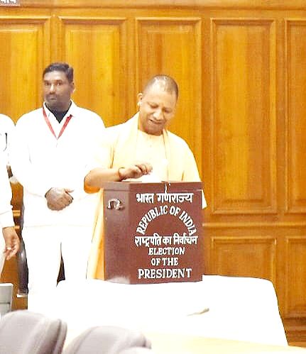 Lucknow :Uttar Pradesh CM Yogi Adityanath casts vote to elect new ...